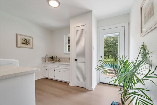 10133 Oliver DR, Austin, TX 78737