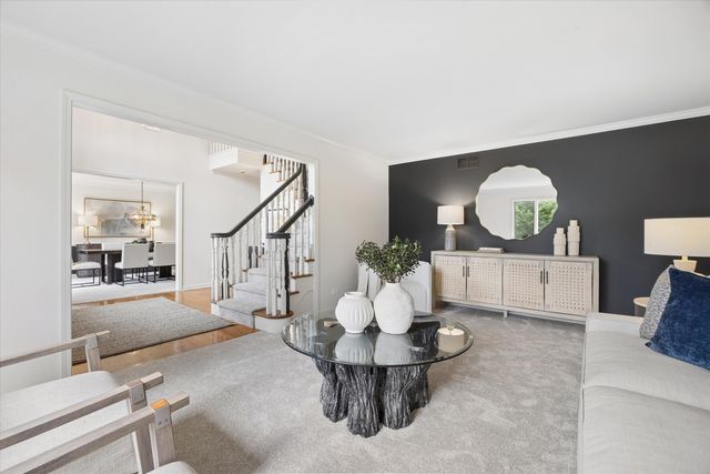 4012 Broadmoor Circle, Naperville, IL 60564