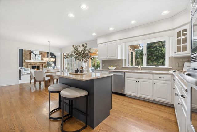 4012 Broadmoor Circle, Naperville, IL 60564