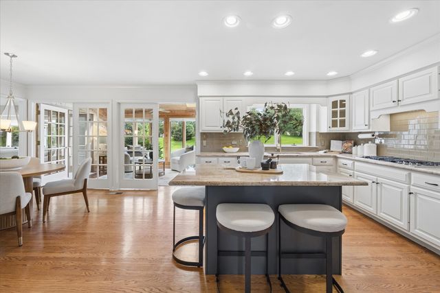 4012 Broadmoor Circle, Naperville, IL 60564