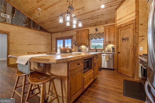 111 Possum Trot Road, Barnesville, GA 30204