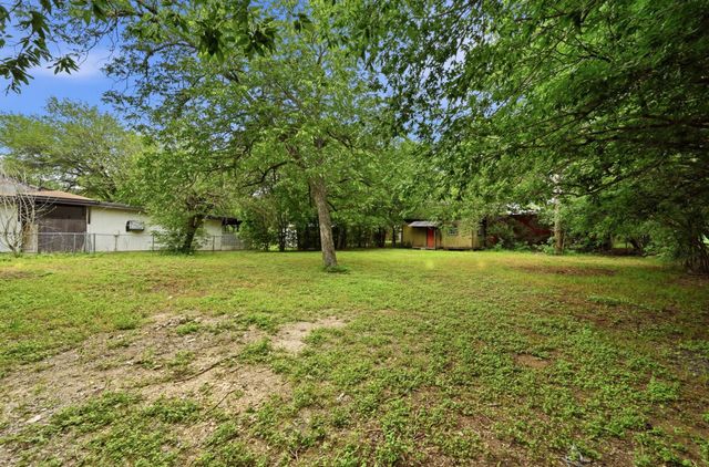 827 Clearfork ST, Lockhart, TX 78644