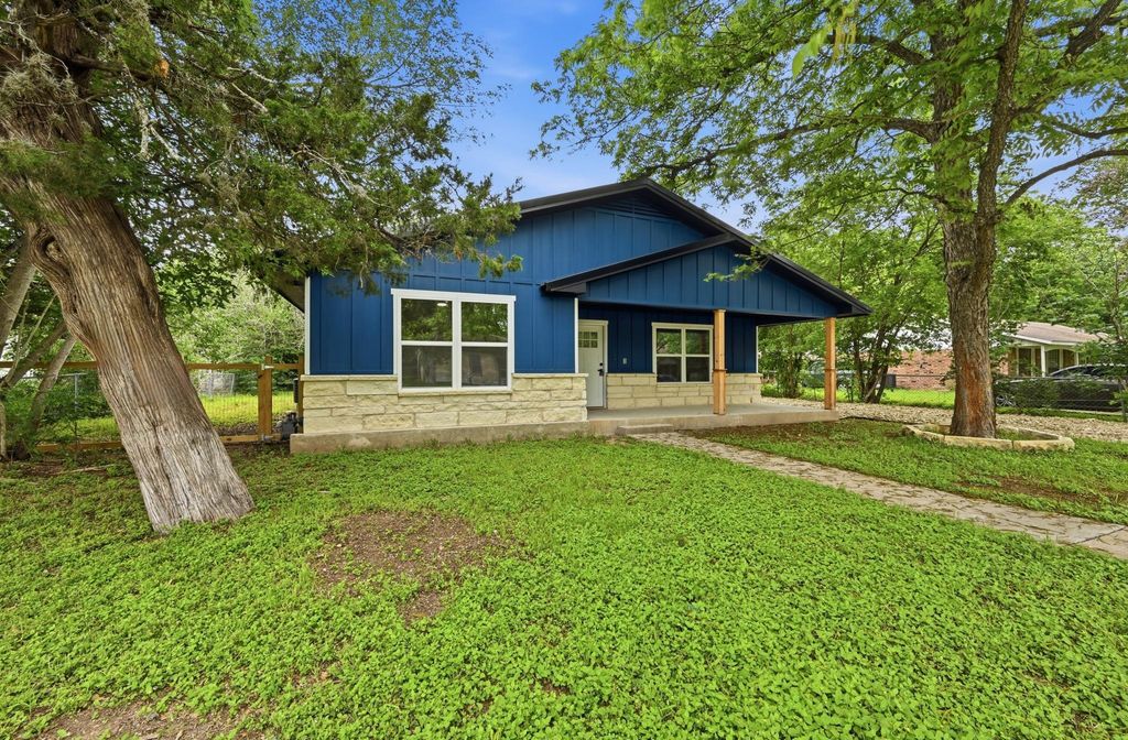 827 Clearfork ST, Lockhart, TX 78644