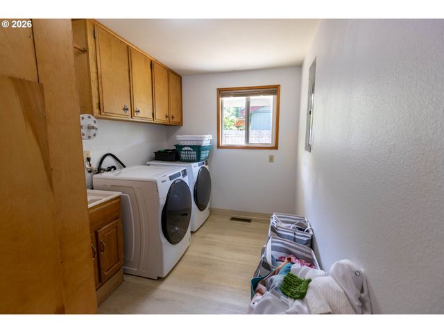 1080 HOPE Ave Nw, Salem, OR 97304