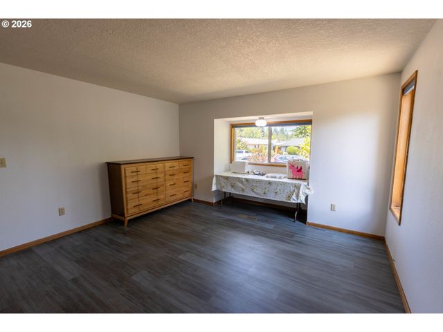 1080 HOPE Ave Nw, Salem, OR 97304
