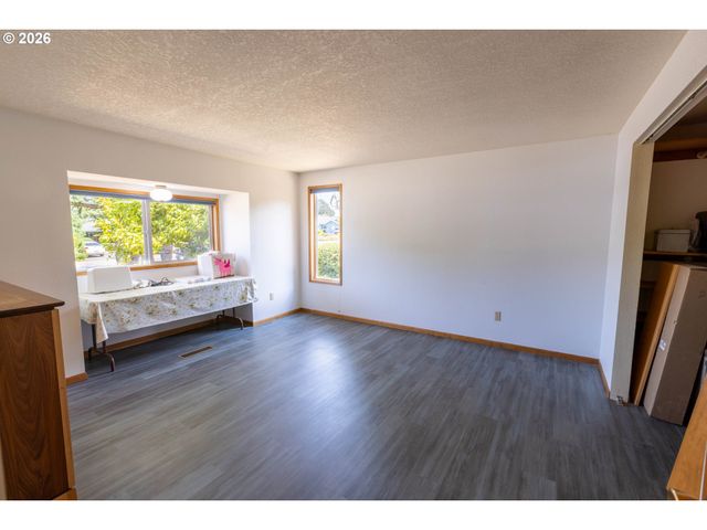 1080 HOPE Ave Nw, Salem, OR 97304