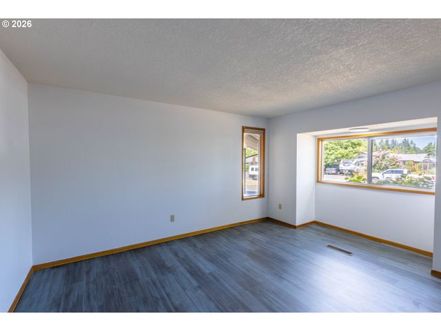 1080 HOPE Ave Nw, Salem, OR 97304