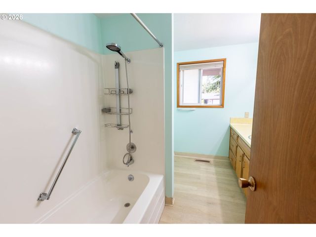1080 HOPE Ave Nw, Salem, OR 97304