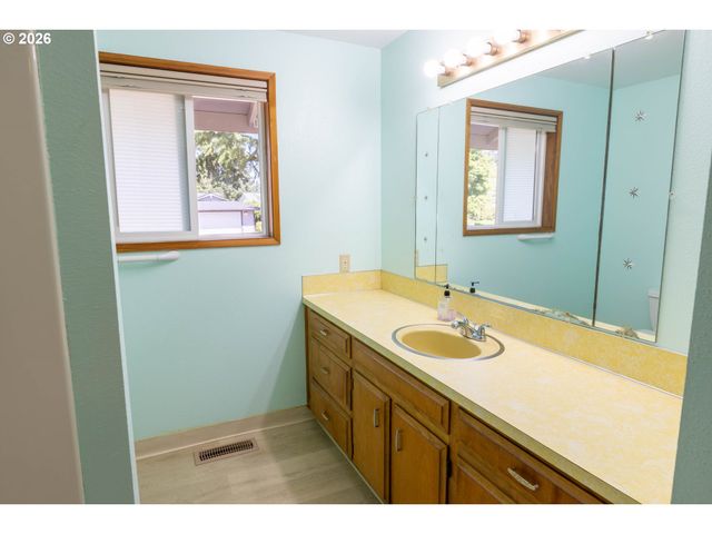 1080 HOPE Ave Nw, Salem, OR 97304