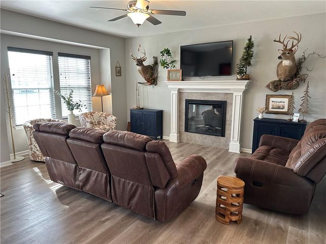 1203 SW Burns Court, Oak Grove, MO 64075