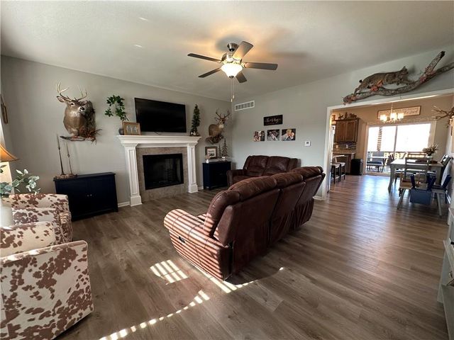 1203 SW Burns Court, Oak Grove, MO 64075