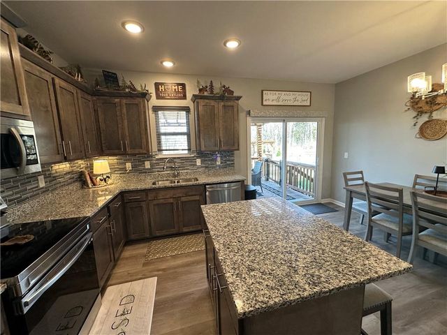 1203 SW Burns Court, Oak Grove, MO 64075