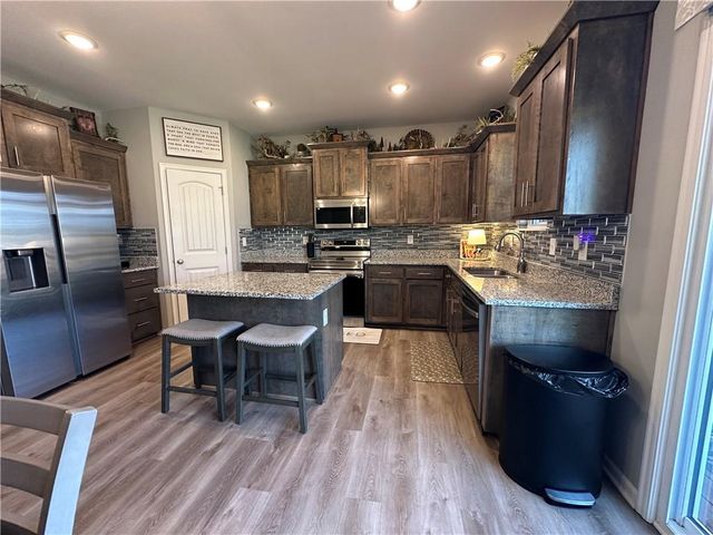 1203 SW Burns Court, Oak Grove, MO 64075