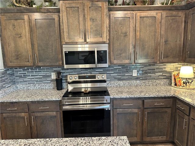 1203 SW Burns Court, Oak Grove, MO 64075