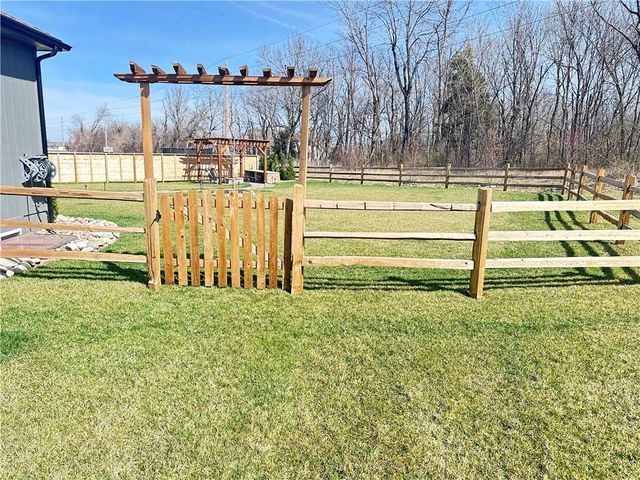 1203 SW Burns Court, Oak Grove, MO 64075