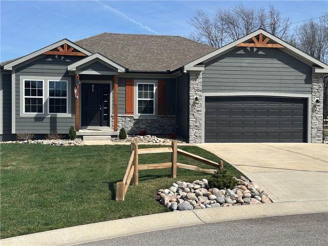 1203 SW Burns Court, Oak Grove, MO 64075