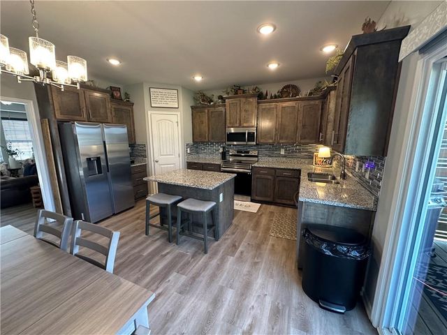 1203 SW Burns Court, Oak Grove, MO 64075