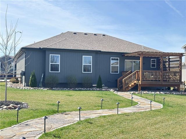 1203 SW Burns Court, Oak Grove, MO 64075