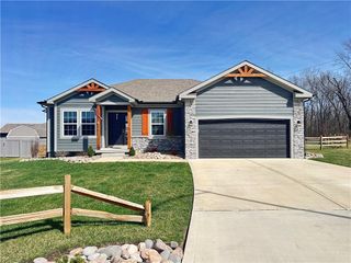 1203 SW Burns Court, Oak Grove, MO 64075
