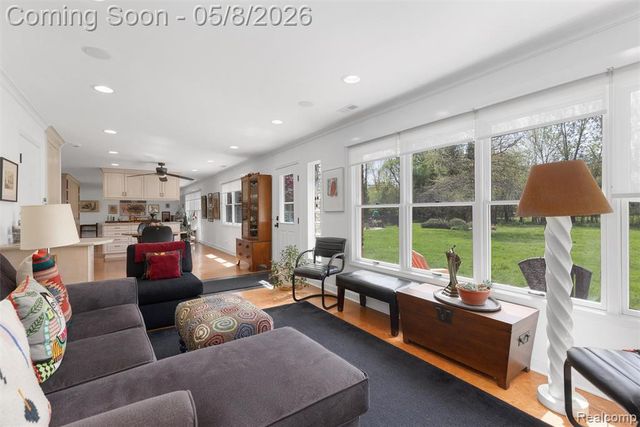 12959 Talbot Lane, Huntington Woods, MI 48070