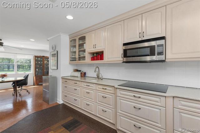 12959 Talbot Lane, Huntington Woods, MI 48070