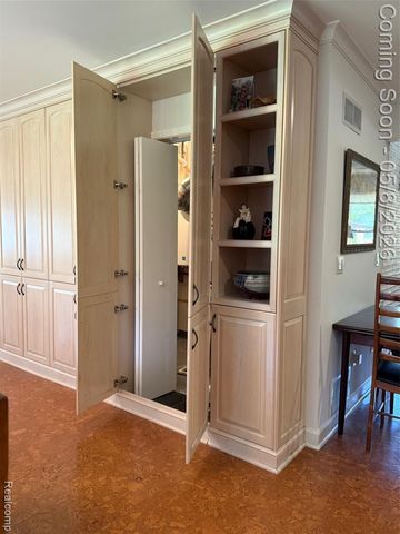 12959 Talbot Lane, Huntington Woods, MI 48070