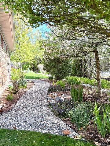 12959 Talbot Lane, Huntington Woods, MI 48070