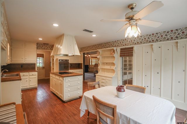2115 Heather Lane, Tyler, TX 75703