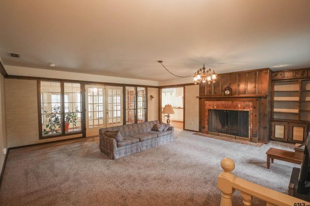 2115 Heather Lane, Tyler, TX 75703