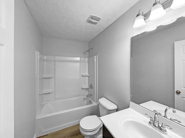 801 Prescott Circle, Trenton, OH 45067