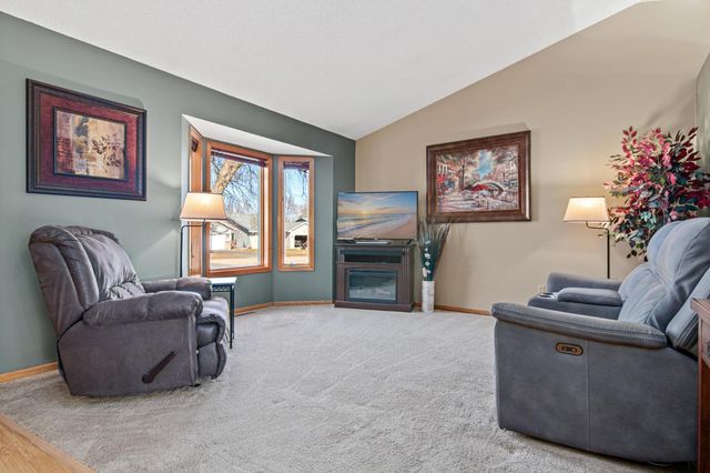 7109 Upper 36th Street N, Oakdale, MN 55128