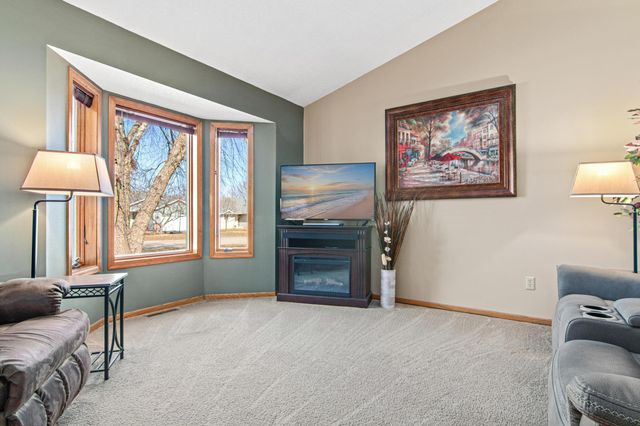 7109 Upper 36th Street N, Oakdale, MN 55128