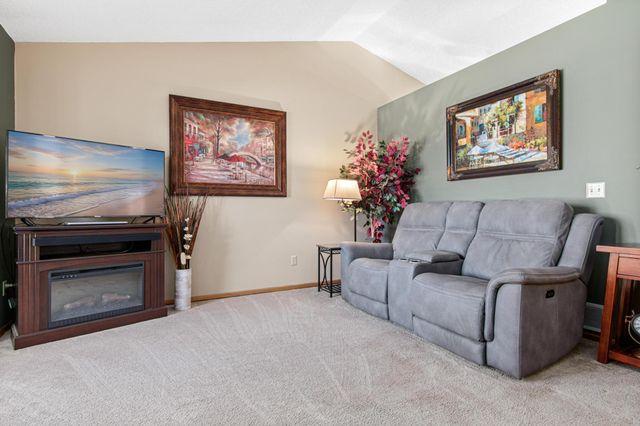 7109 Upper 36th Street N, Oakdale, MN 55128