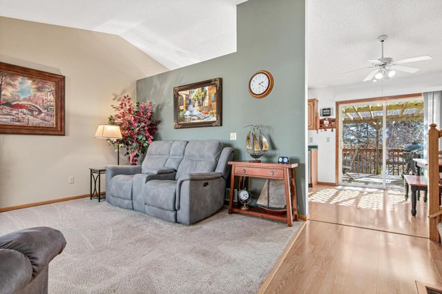 7109 Upper 36th Street N, Oakdale, MN 55128