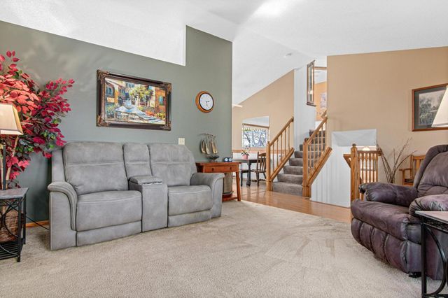 7109 Upper 36th Street N, Oakdale, MN 55128