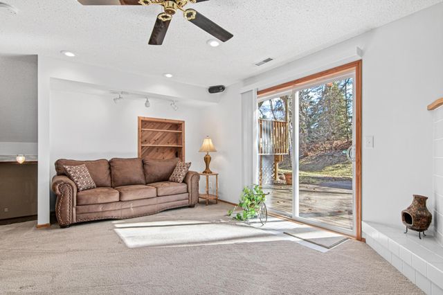 7109 Upper 36th Street N, Oakdale, MN 55128