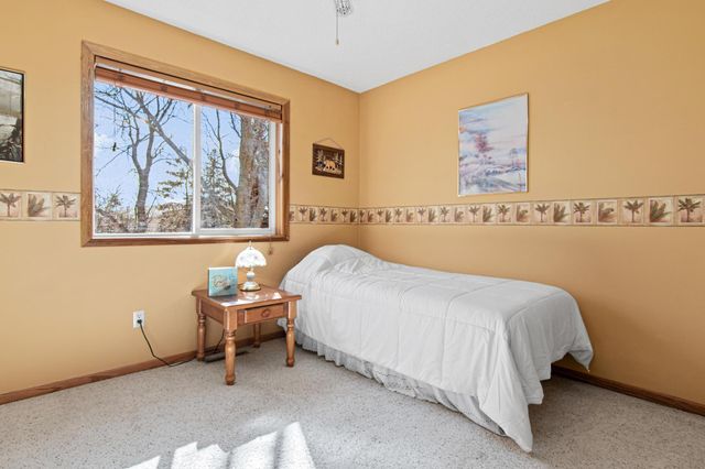 7109 Upper 36th Street N, Oakdale, MN 55128