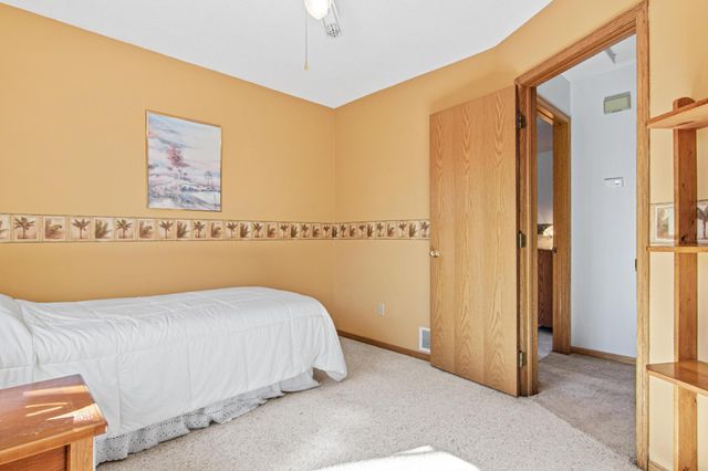 7109 Upper 36th Street N, Oakdale, MN 55128