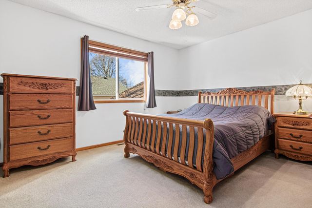 7109 Upper 36th Street N, Oakdale, MN 55128