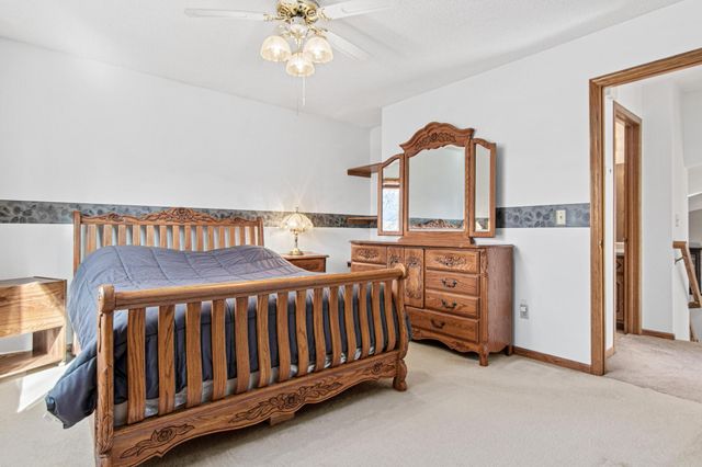 7109 Upper 36th Street N, Oakdale, MN 55128