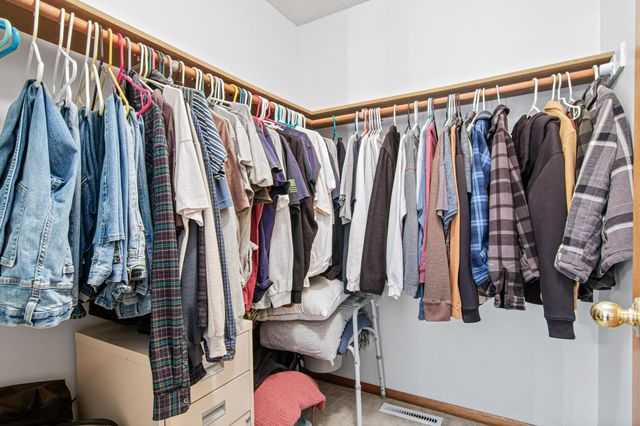 7109 Upper 36th Street N, Oakdale, MN 55128