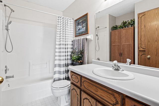 7109 Upper 36th Street N, Oakdale, MN 55128