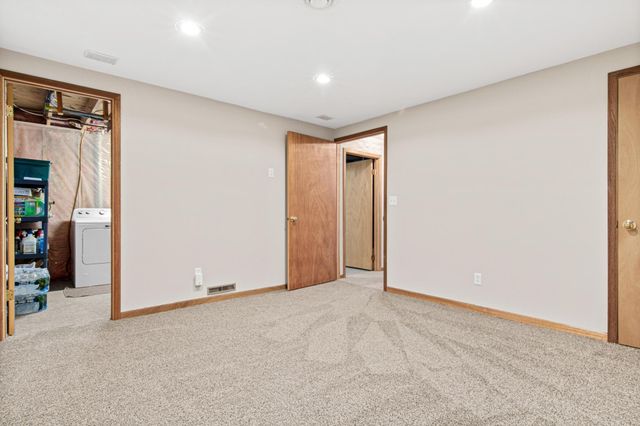 7109 Upper 36th Street N, Oakdale, MN 55128