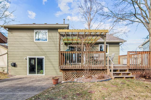 7109 Upper 36th Street N, Oakdale, MN 55128