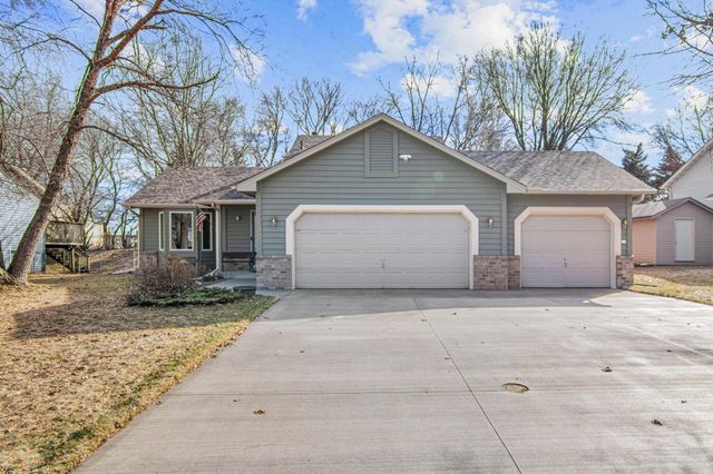 7109 Upper 36th Street N, Oakdale, MN 55128