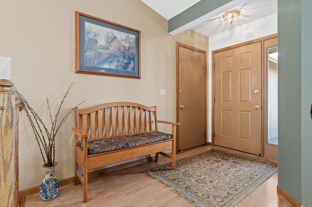 7109 Upper 36th Street N, Oakdale, MN 55128