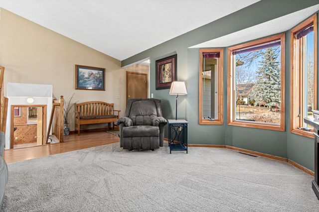 7109 Upper 36th Street N, Oakdale, MN 55128