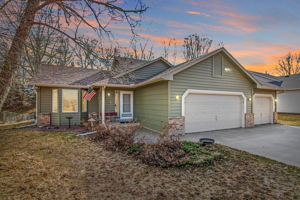 7109 Upper 36th Street N, Oakdale, MN 55128