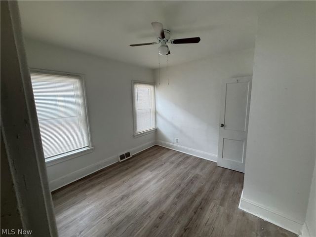 829 Helmsdale Road, Cleveland Heights, OH 44112