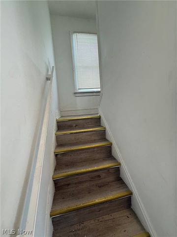 829 Helmsdale Road, Cleveland Heights, OH 44112